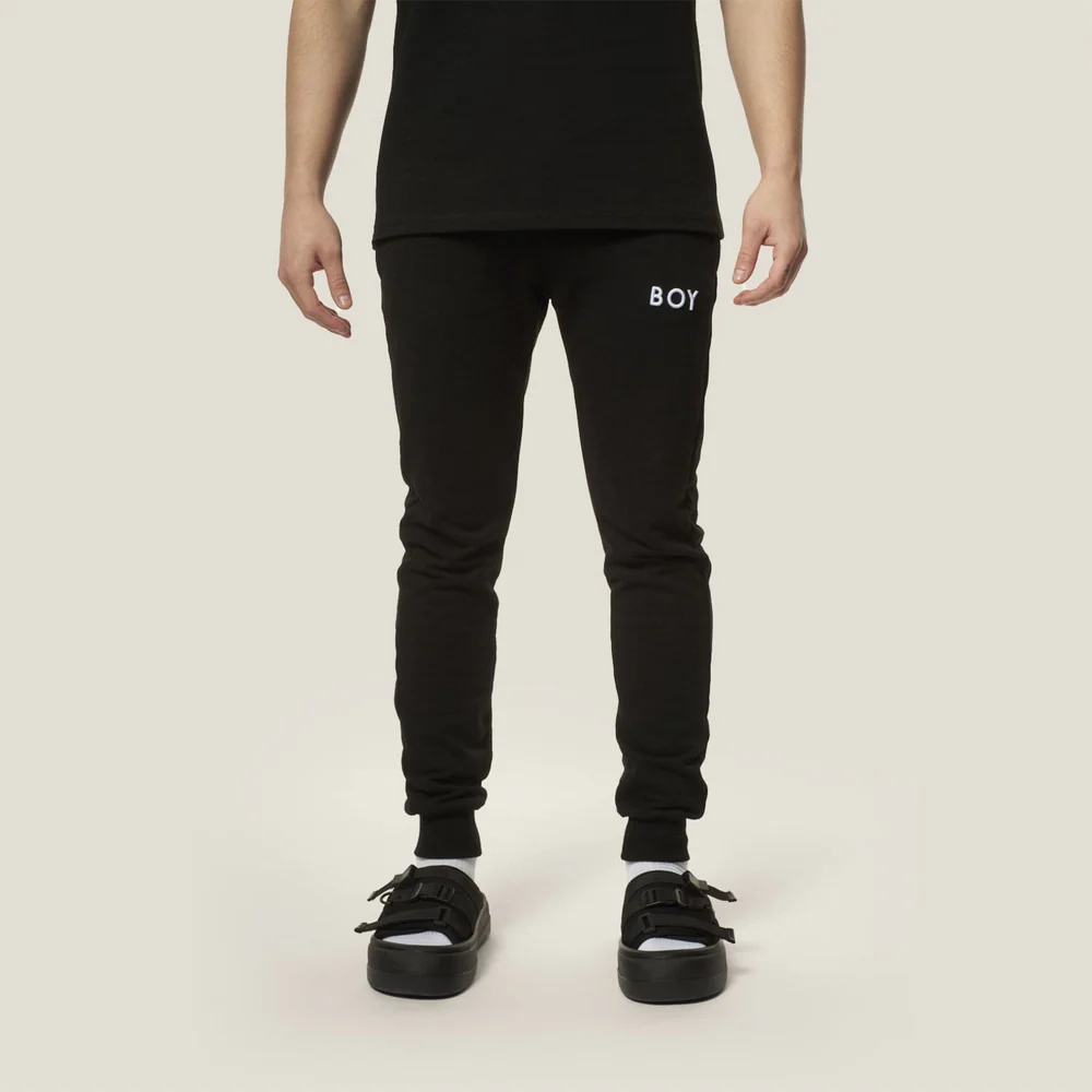 QUẦN JOGGERS BOY 3D EMB - MÀU ĐEN
